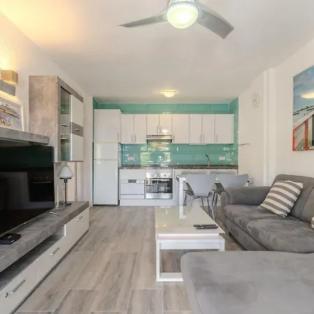 Charming 1-bedroom With Ocean Views In Apartment