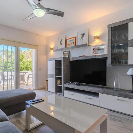 Charming 1-bedroom With Ocean Views In *