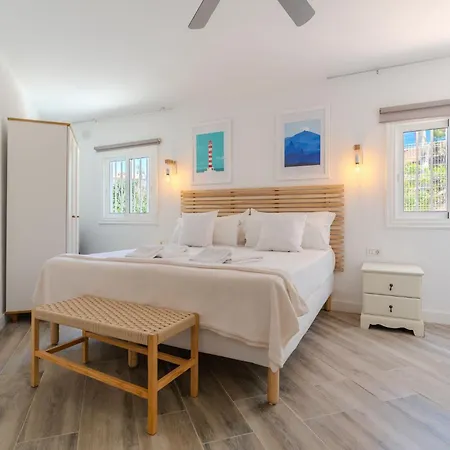 Charming 1-bedroom With Ocean Views In Apartman