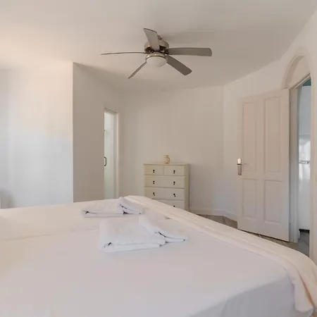 Apartment Charming 1-bedroom With Ocean Views In *