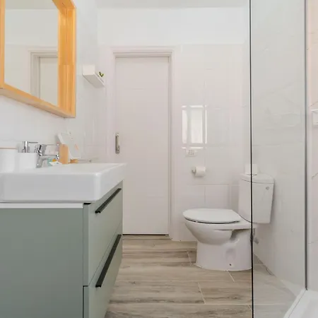 Apartment Charming 1-bedroom With Ocean Views In